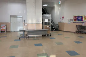 【ミスターマックス 千葉美浜店】1階ホール(奇数月のみ利用可) 販促プロモーションや物販用途に最適な総合ディスカウントストアの催事イベントスペース