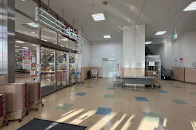 【ミスターマックス 千葉美浜店】1階ホール(奇数月のみ利用可) 販促プロモーションや物販用途に最適な総合ディスカウントストアの催事イベントスペース