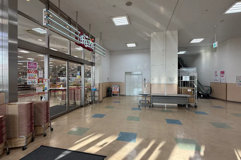 【ミスターマックス 千葉美浜店】1階ホール(奇数月のみ利用可) 販促プロモーションや物販用途に最適な総合ディスカウントストアの催事イベントスペースの画像4