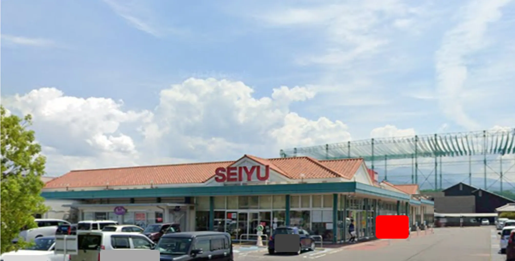 【西友 上田東店】外区画 入口付近 (軒下・屋根なし) キッチンカーや移動販売など、物販・食物販のポップアップストアに最適なスーパー店外催事イベントスペース