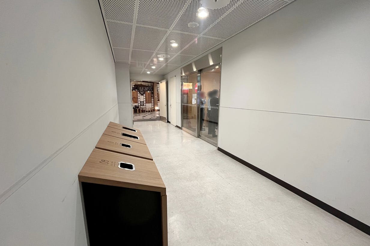 【カレッタ汐留】電子タバコ等の喫煙者向けのPRイベント等に最適な複合施設内喫煙スペース前にあるスペース