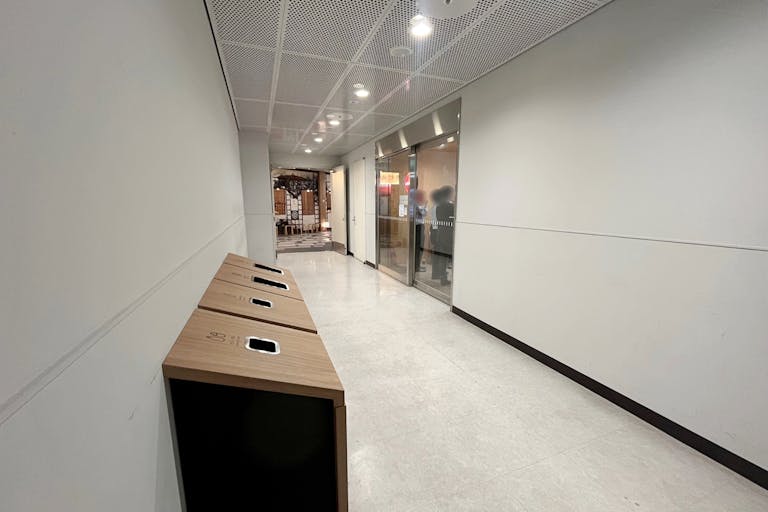 【カレッタ汐留】電子タバコ等の喫煙者向けのPRイベント等に最適な複合施設内喫煙スペース前にあるスペースの画像3