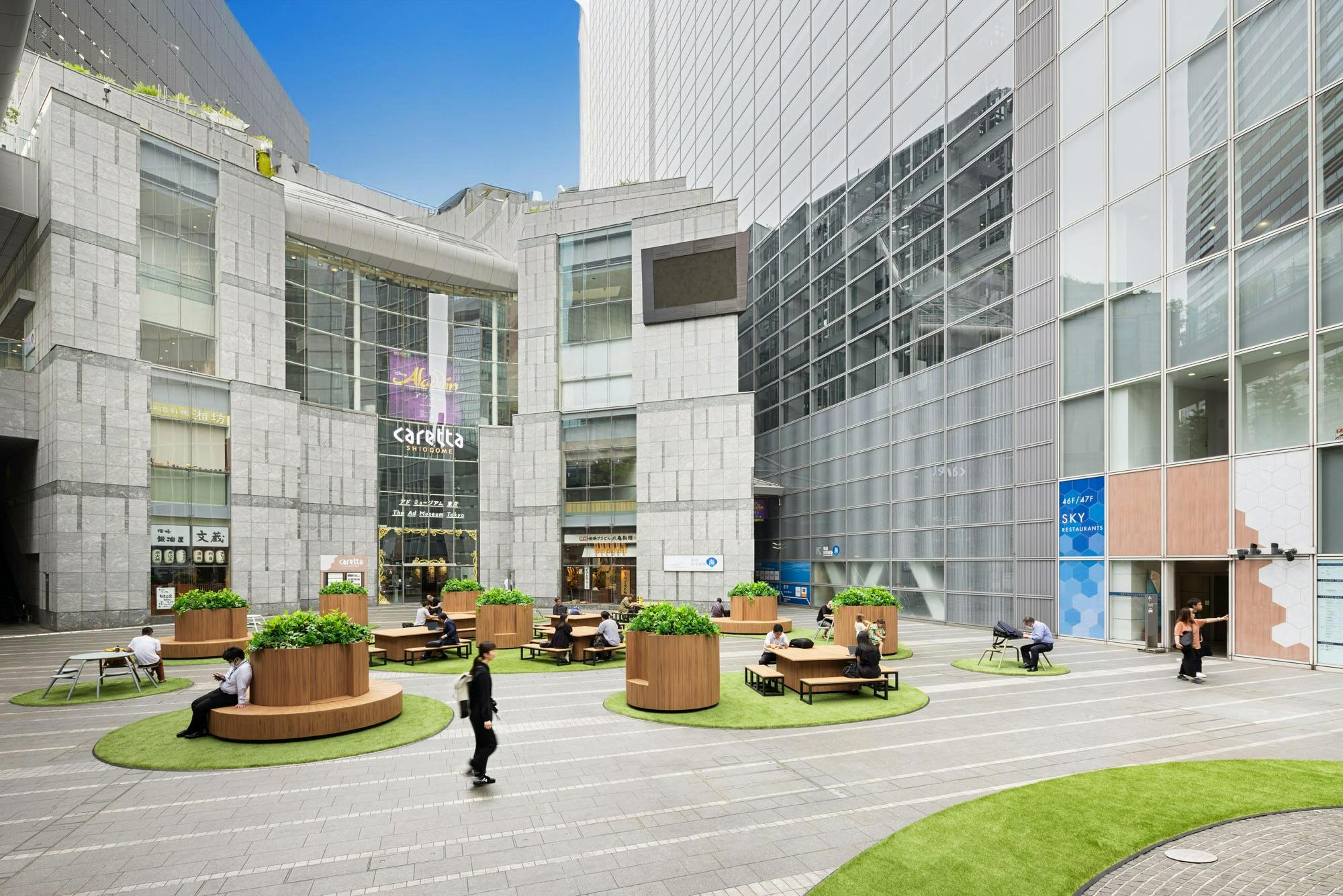 【カレッタ汐留】電子タバコ等の喫煙者向けのPRイベント等に最適な複合施設内喫煙スペース前にあるスペース