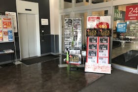 【西友 薬円台店】1F風除室 プロモーション用途や物販、食物販のポップアップストアに最適なスーパー店内催事イベントスペース