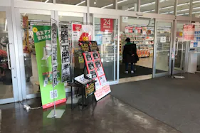 【西友 薬円台店】1F風除室 プロモーション用途や物販、食物販のポップアップストアに最適なスーパー店内催事イベントスペース