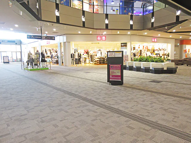 【イオンモール堺鉄砲町】2Fユニクロ前フロアの画像