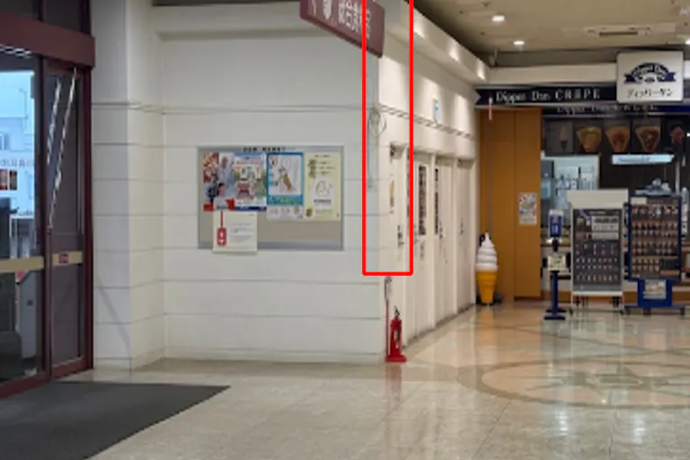 100V、20A、2口。上から垂らしてます。