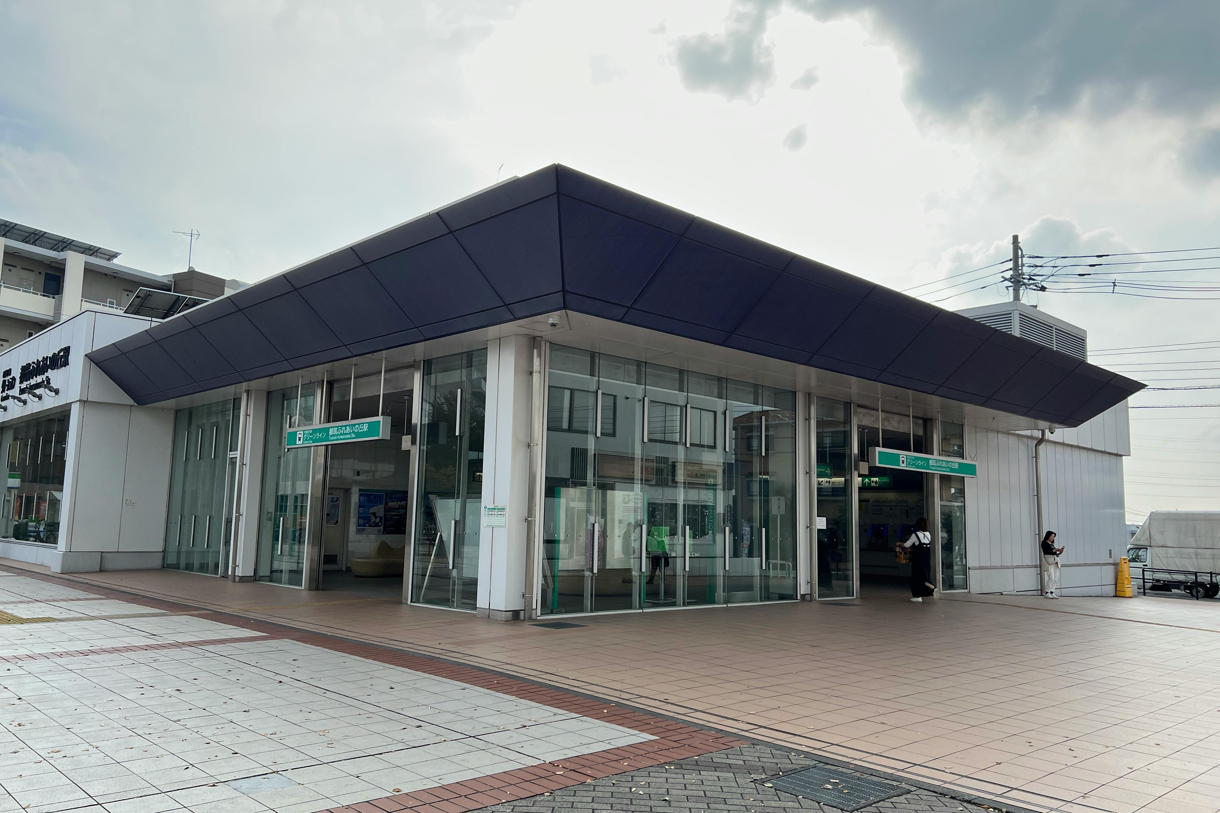 【横浜市営地下鉄グリーンライン都筑ふれあいの丘駅】食物販やプロモーションに最適な改札正面スペース