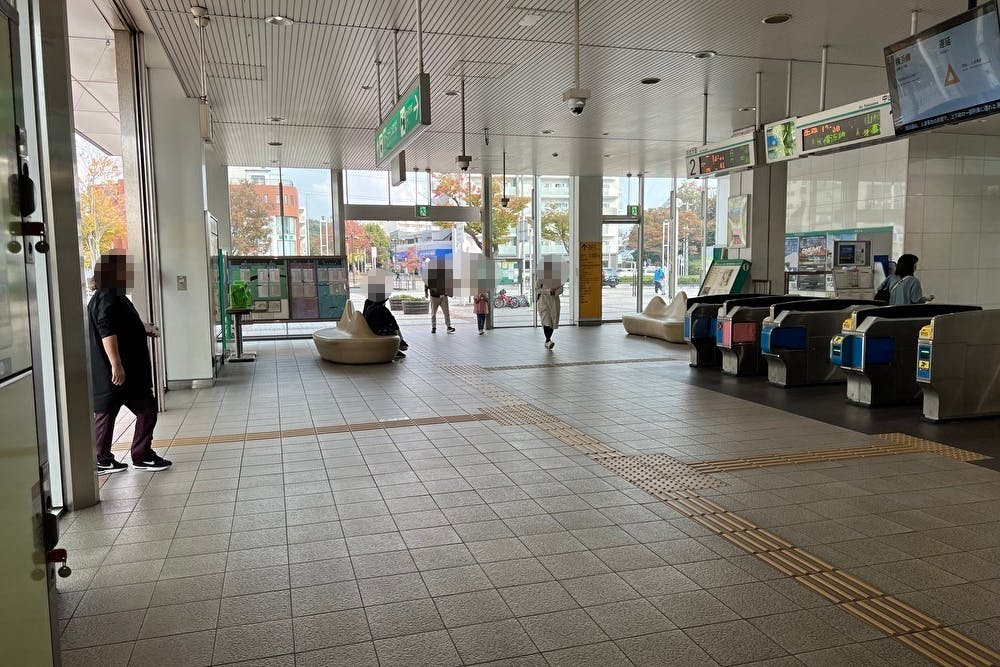 【横浜市営地下鉄グリーンライン都筑ふれあいの丘駅】食物販やプロモーションに最適な改札正面スペース