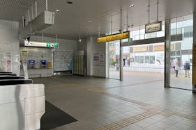 【横浜市営地下鉄グリーンライン都筑ふれあいの丘駅】食物販やプロモーションに最適な改札正面スペース