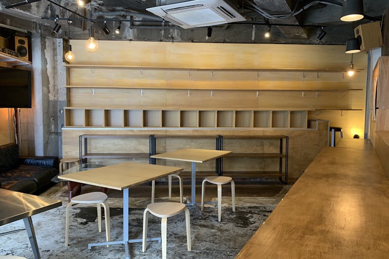 書棚が利用できます 棚〜高さ1.6m×幅5.5m×奥行35cm