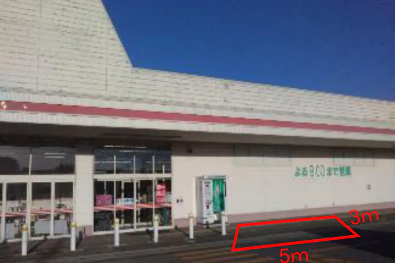 【マックスバリュ新雄物川店】店舗軒下 販促プロモーションやキッチンカー出店に最適なスーパー店外催事イベントスペースの画像1