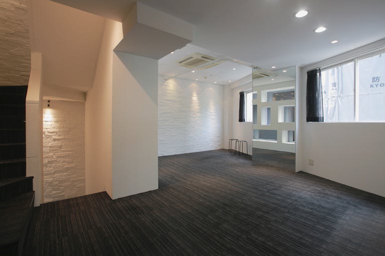 【明治神宮前駅5分】レンタルスペース2階 内観1