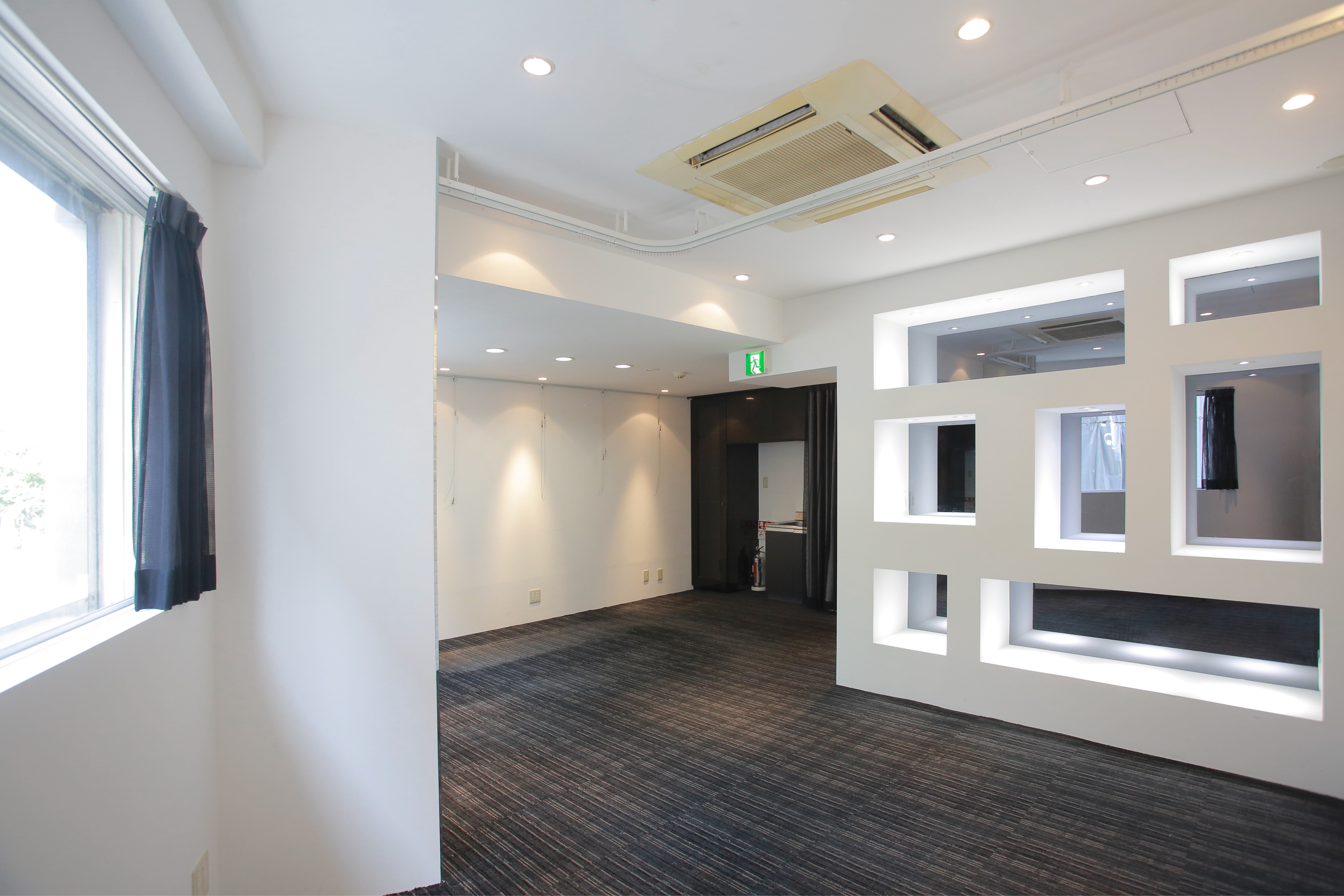 【明治神宮前〈原宿〉駅5分】展示什器貸出無料で展示会・ポップアップストアに最適！視認性抜群な明治通り沿いにある路面レンタルスペース