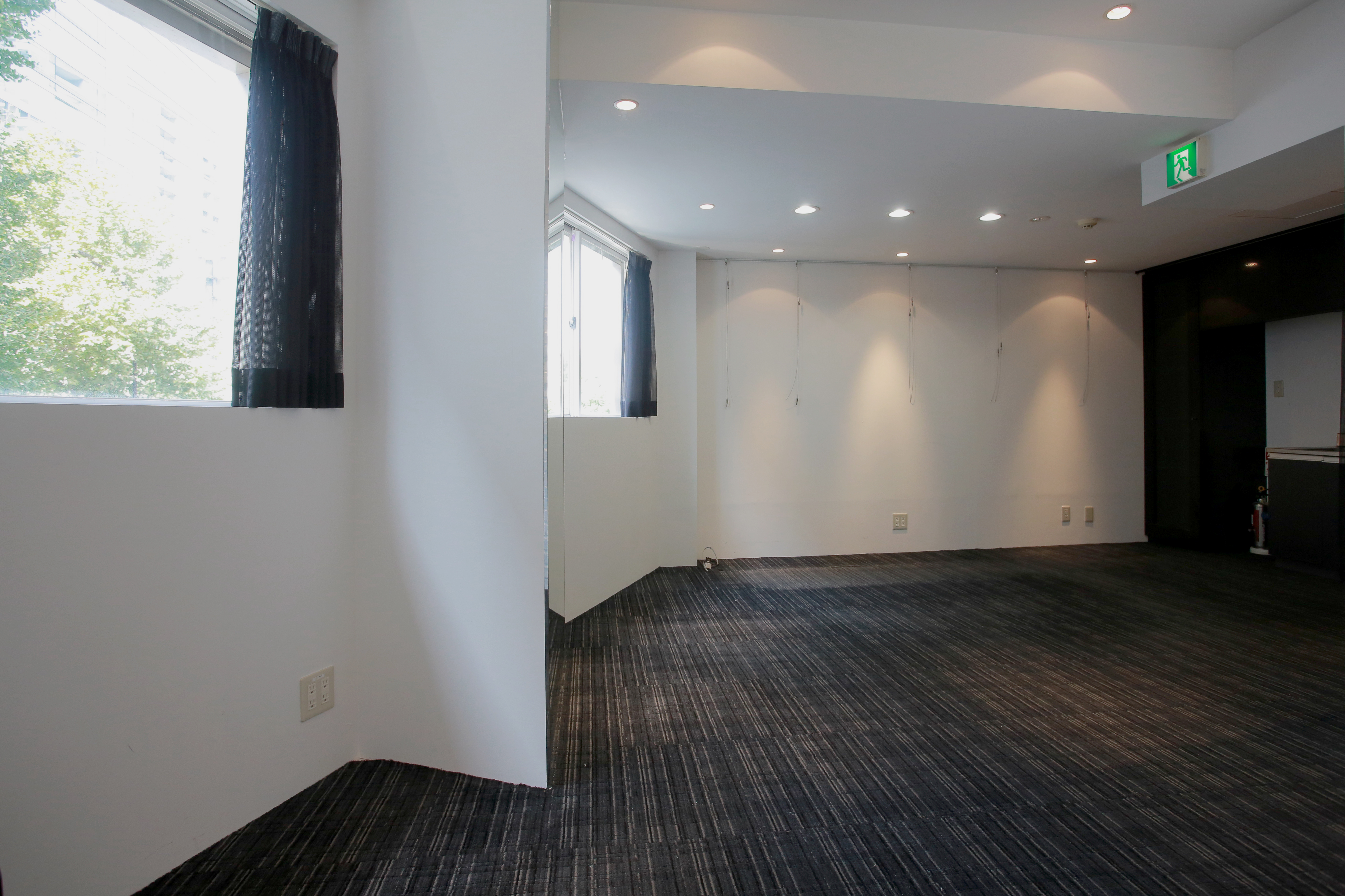 【明治神宮前〈原宿〉駅5分】展示什器貸出無料で展示会・ポップアップストアに最適！視認性抜群な明治通り沿いにある路面レンタルスペース