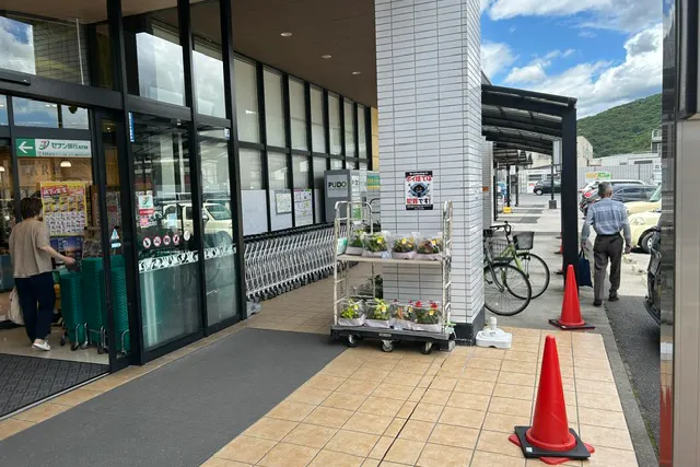 【天満屋ハピーズ国府市場店】屋外軒下 各種プロモーション、会員獲得イベントに最適な屋外催事イベントスペース