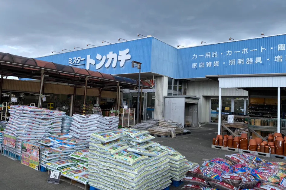 【ミスタートンカチ江場】販促プロモーションに最適な風除室スペース