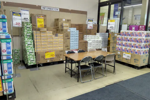 【サンデー盛岡前潟店】風除室 食物販やプロモーション等の出店に最適なホームセンター店内のイベントスペース