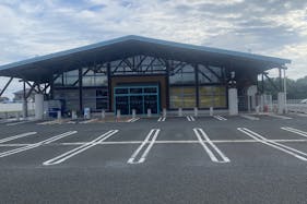 【ダイナム岡部店】キッチンカー出店やプロモーションイベントに最適なアミューズメント施設のイベントスペース