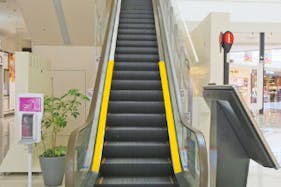 【イオンモール高知】モール内広告 エスカレーター