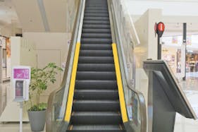 【イオンモール高知】モール内広告 エスカレーター