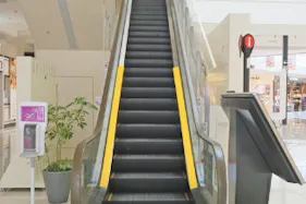 【イオンモール高知】モール内広告 エスカレーター