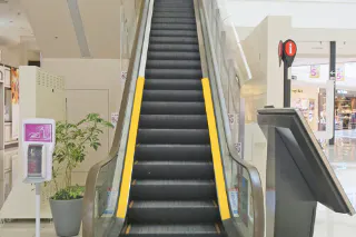 【イオンモール高知】モール内広告 エスカレーター