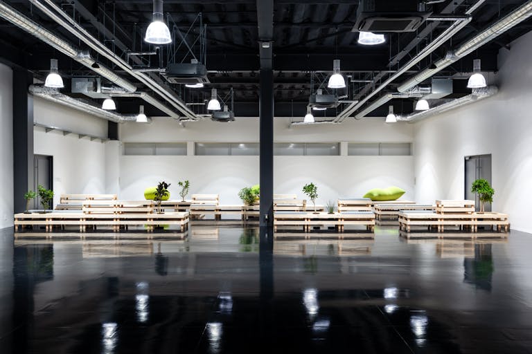 【苦竹駅9分】展示会やセミナーに適したシックなイベントスペースの画像1