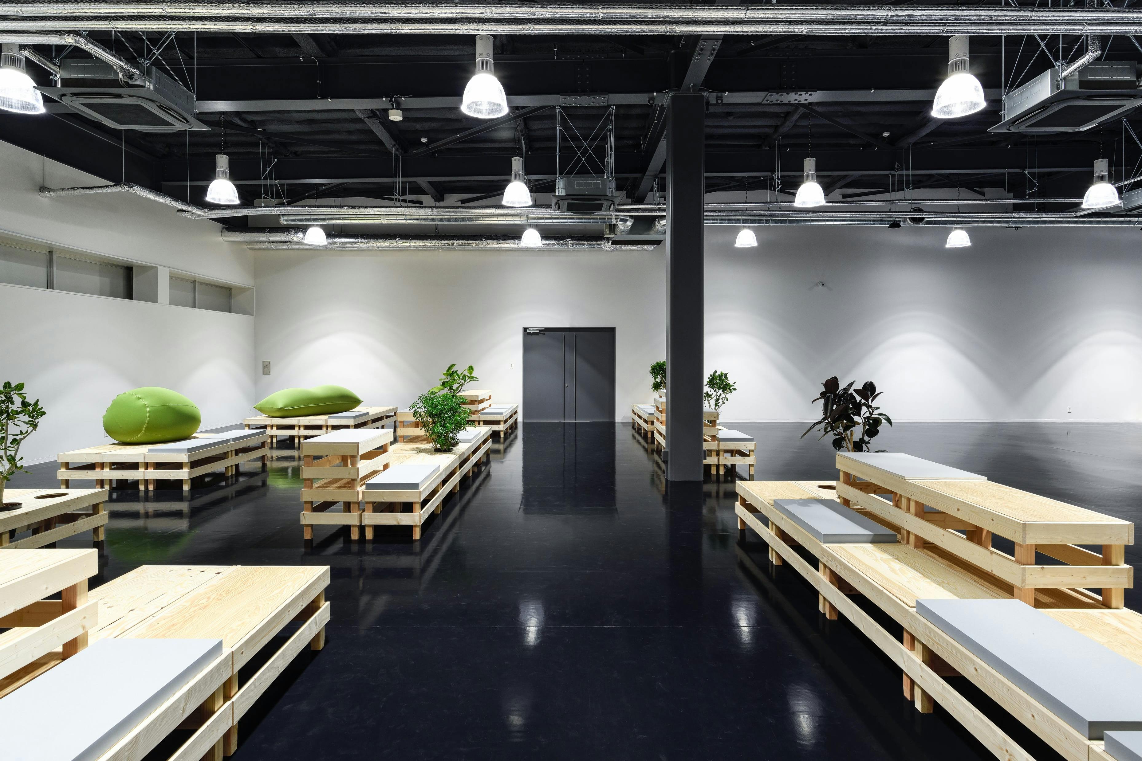 【苦竹駅9分】展示会やセミナーに適したシックなイベントスペース