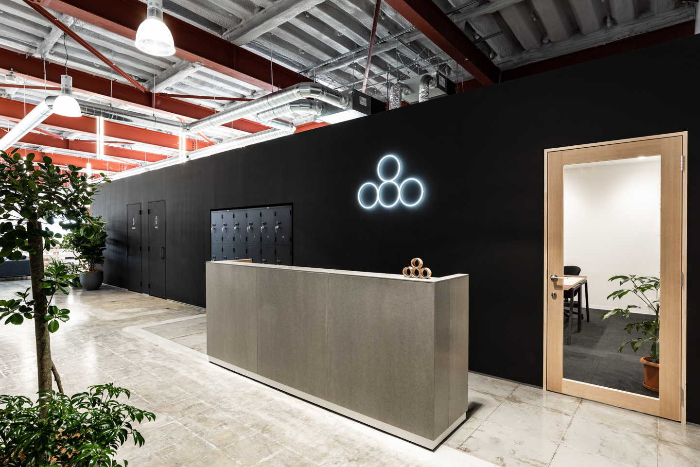 【苦竹駅9分】展示会やセミナーに適したシックなイベントスペース