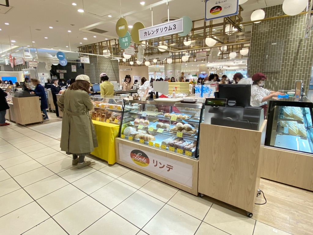 【北千住マルイ】2階 カレンダリウムF10【食物販・物産展】店内入って正面、什器完備の好立地スペース