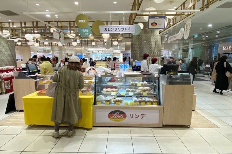 【北千住マルイ】2階 カレンダリウムF10【食物販・物産展】店内入って正面、什器完備の好立地スペースの画像1