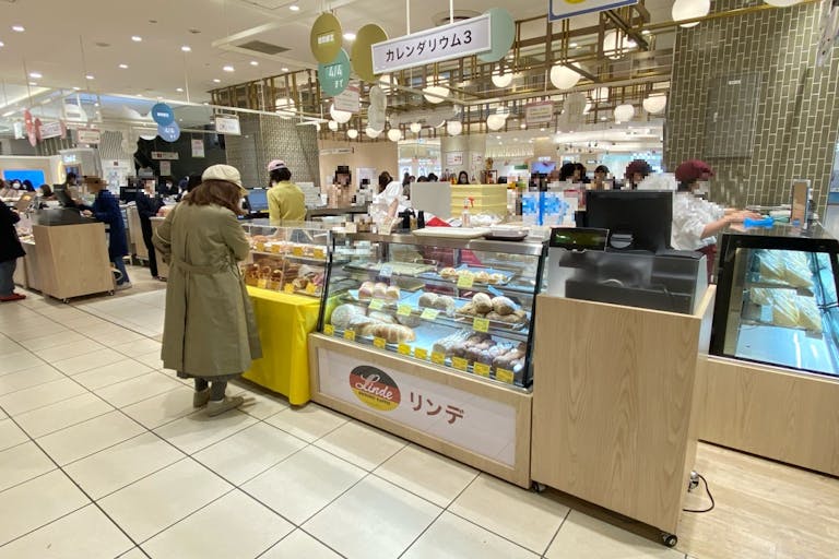 【北千住マルイ】2階 カレンダリウムF10【食物販・物産展】店内入って正面、什器完備の好立地スペースの画像3