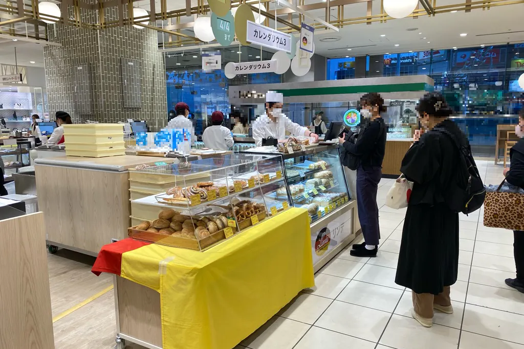 【北千住マルイ】2階 カレンダリウムF10【食物販・物産展】店内入って正面、什器完備の好立地スペース