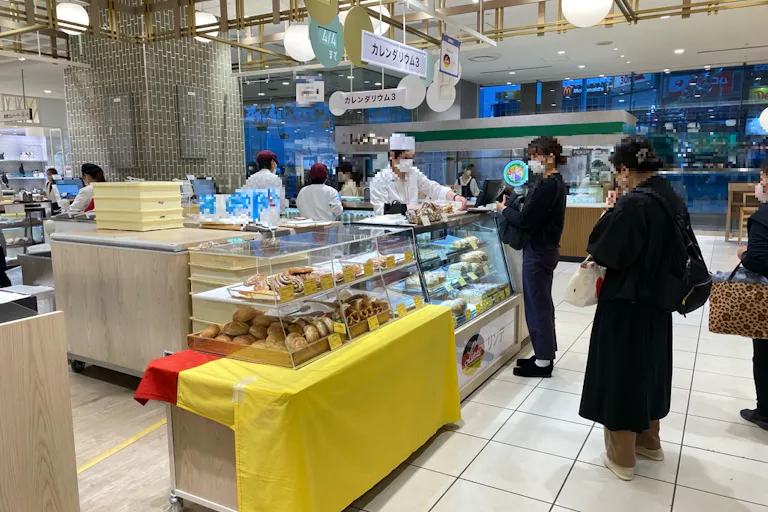 【北千住マルイ】2階 カレンダリウムF10【食物販・物産展】店内入って正面、什器完備の好立地スペースの画像2