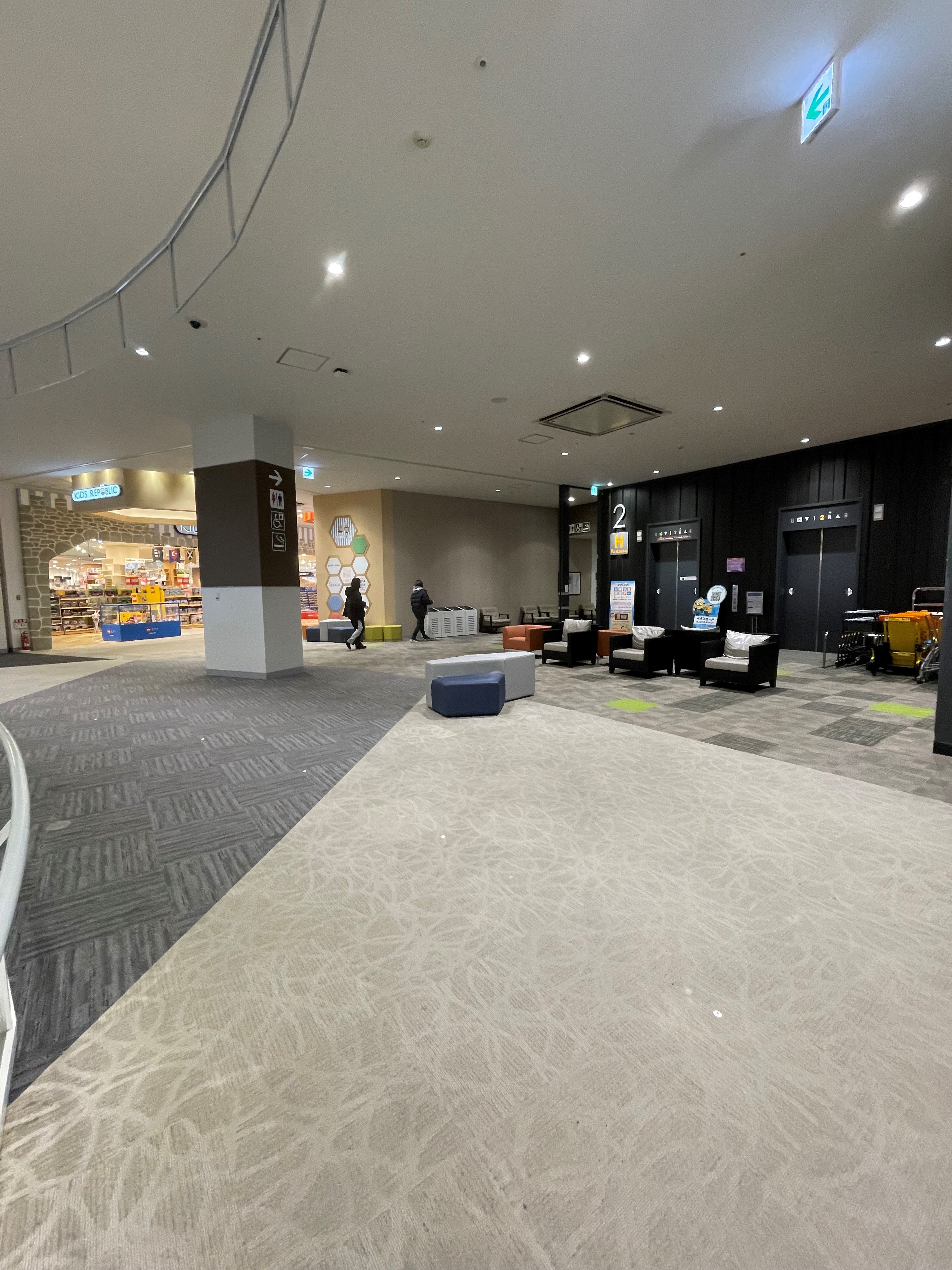 【イオンモール今治新都市】スペースJ（2F ソフトバンク前）