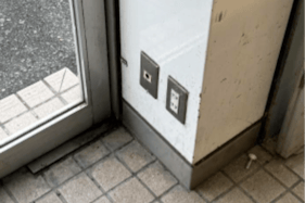 【ドラッグ&フレッシュトライアル小月店】食物販やPR活動に最適な店舗出入口「軒下 スペース」