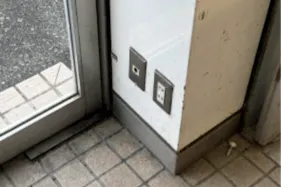 【ドラッグ&フレッシュトライアル小月店】食物販やPR活動に最適な店舗出入口「軒下 スペース」