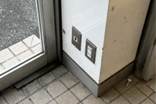 【ドラッグ&フレッシュトライアル小月店】食物販やPR活動に最適な店舗出入口「軒下 スペース」