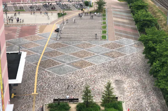 【イオンモール茨木*】JR側屋外広場