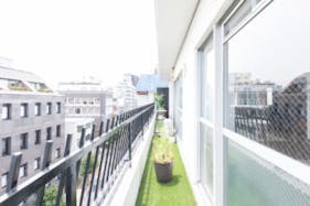 【曙橋駅3分】撮影や展示会等に適した自然光が入るバルコニー付きのスタジオスペース