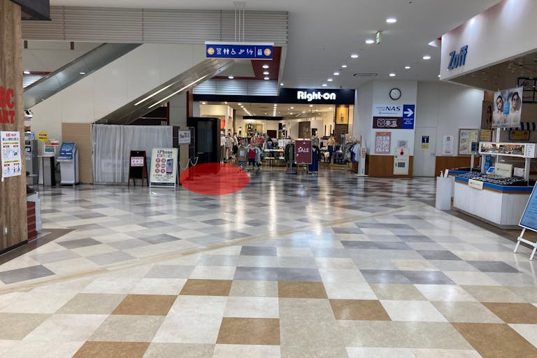 【アクロスモール新鎌ケ谷】ウォーターサーバーの販売促進プロモーションやポップアップストアに最適な1F駅側正面入口のイベントスペースの画像1