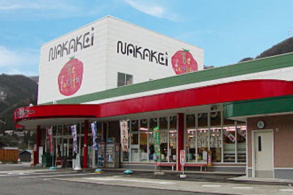 【ナカケー湯村店】販促プロモーションや物販に最適な地域密着型スーパーの屋外イベントスペース
