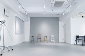 【代々木公園駅3分】撮影やワークショップに適した白が基調のスタジオ