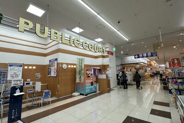 【スーパーセンターオークワ河南】プロモーションに最適な休憩所前スペース
