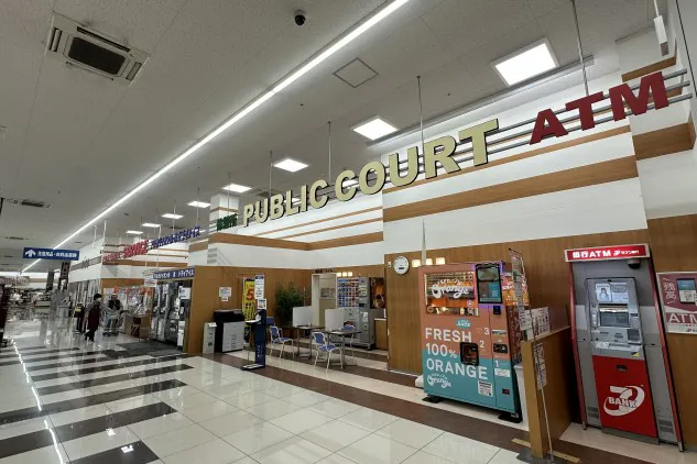 【スーパーセンターオークワ河南】プロモーションに最適な休憩所前スペース