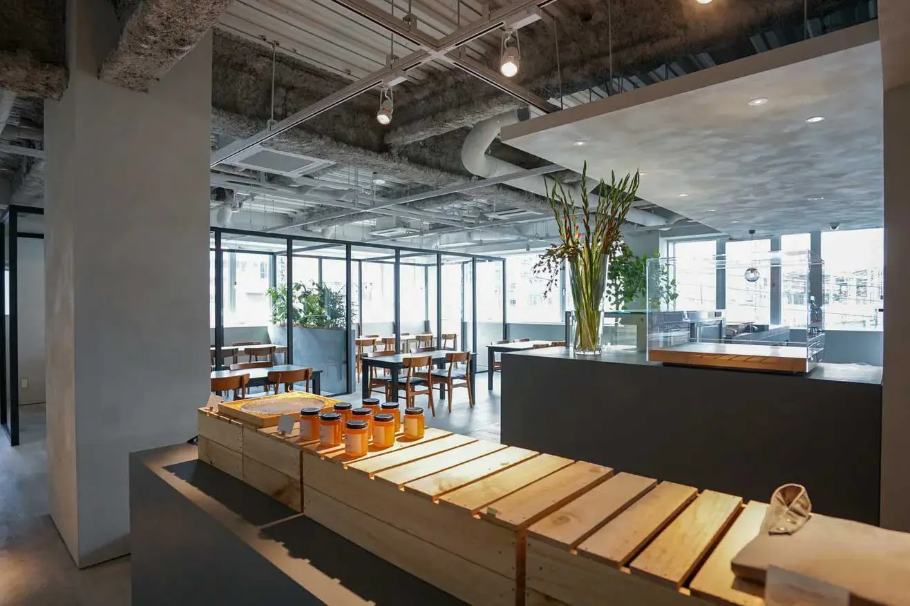 【本厚木駅4分】撮影や会議、ワークショップイベント等の利用に最適な洗練されたデザインのカフェスペース