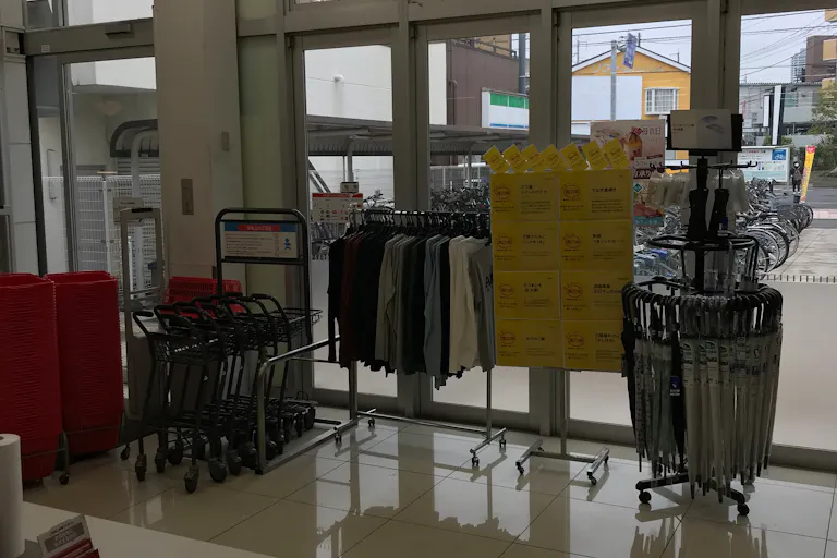 【西友 中浦和店】1階入口横 物販、食物販のポップアップストアやプロモーション用途に最適なスーパー店内催事イベントスペースの画像3