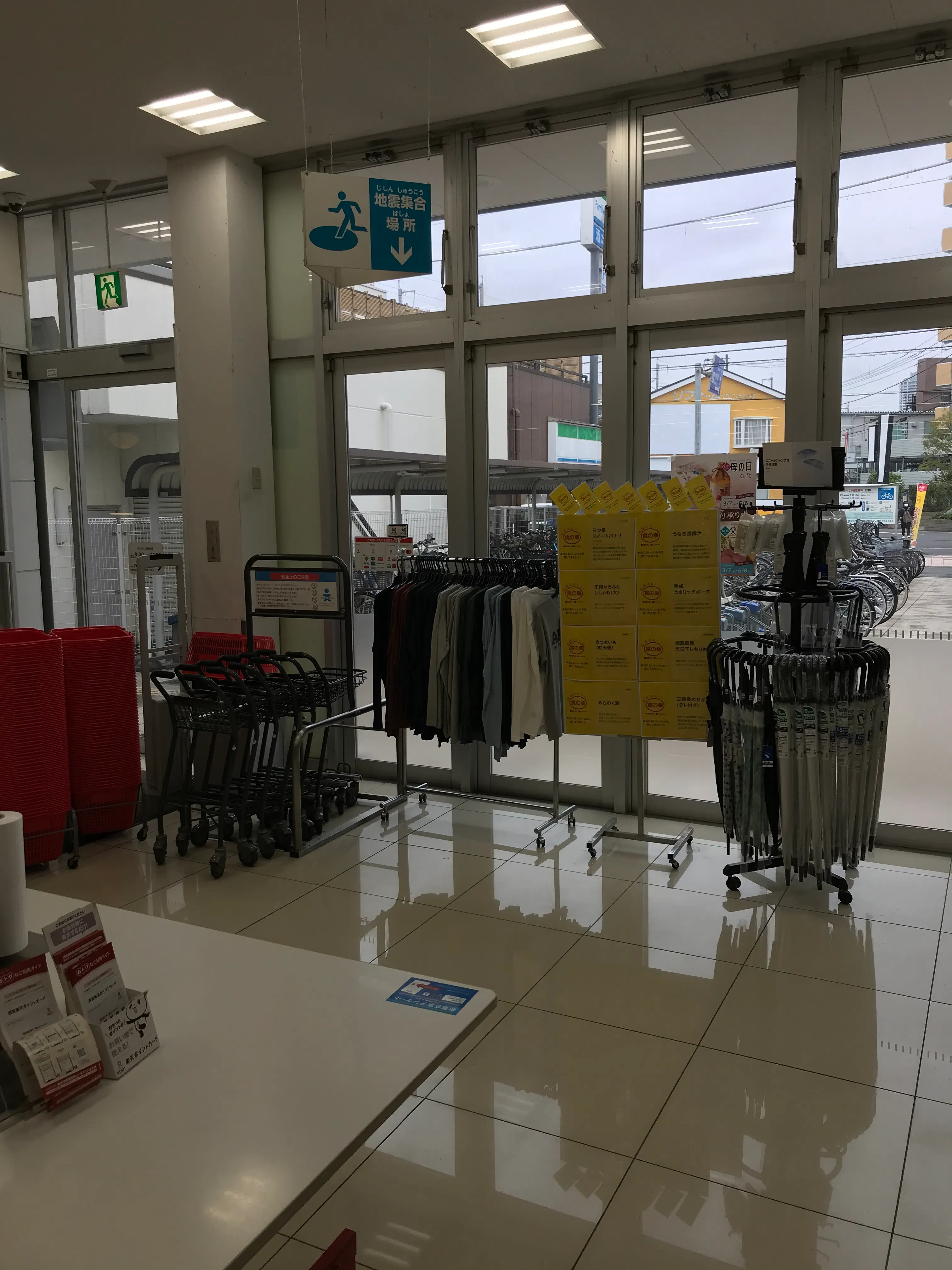 【西友　中浦和店】1階入口横　物販、食物販のポップアップストアやプロモーション用途に最適なスーパー店内催事イベントスペース