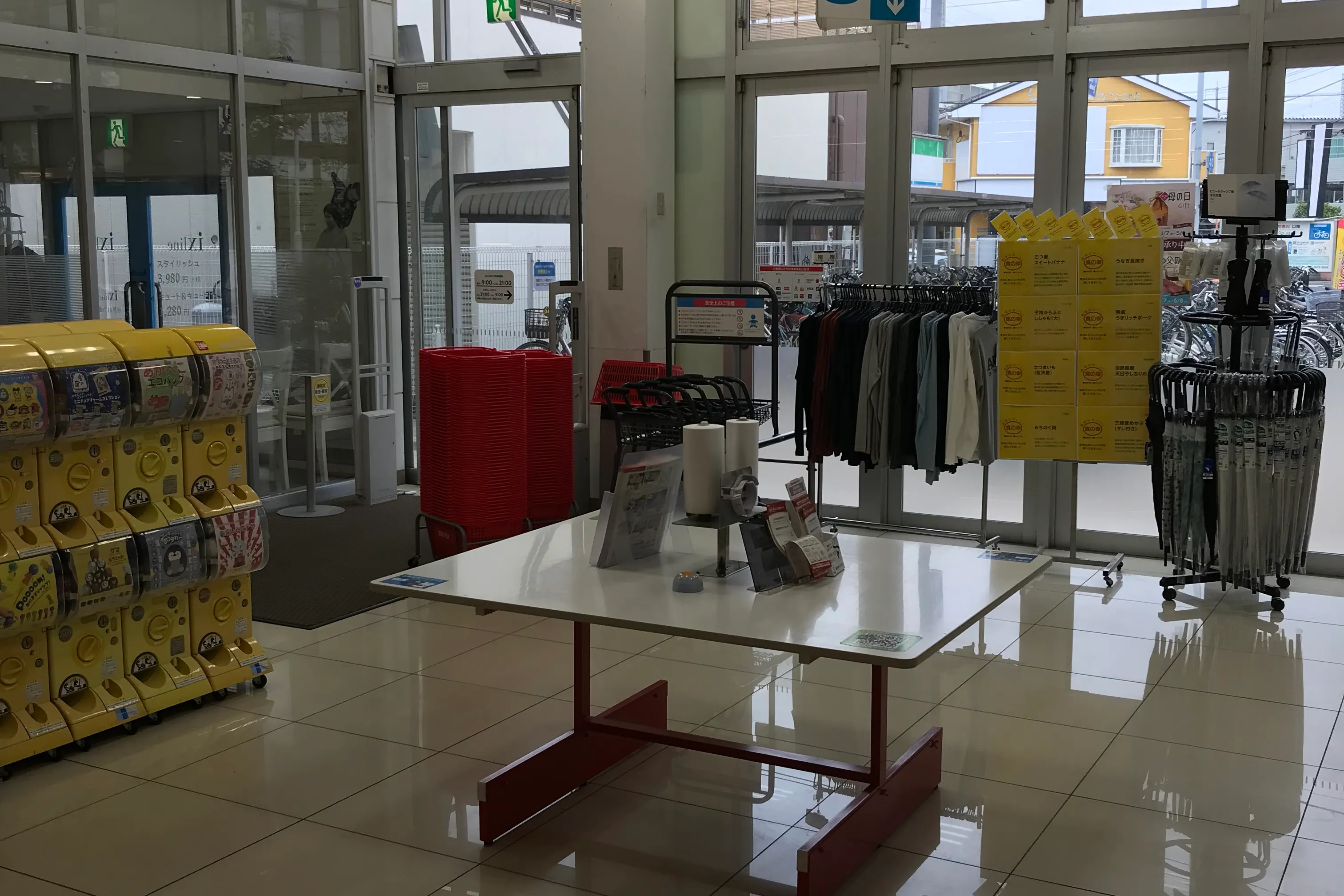 【西友 中浦和店】1階入口横 物販、食物販のポップアップストアやプロモーション用途に最適なスーパー店内催事イベントスペース